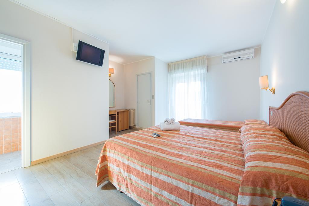 Hotel Falco Riccione Exterior foto